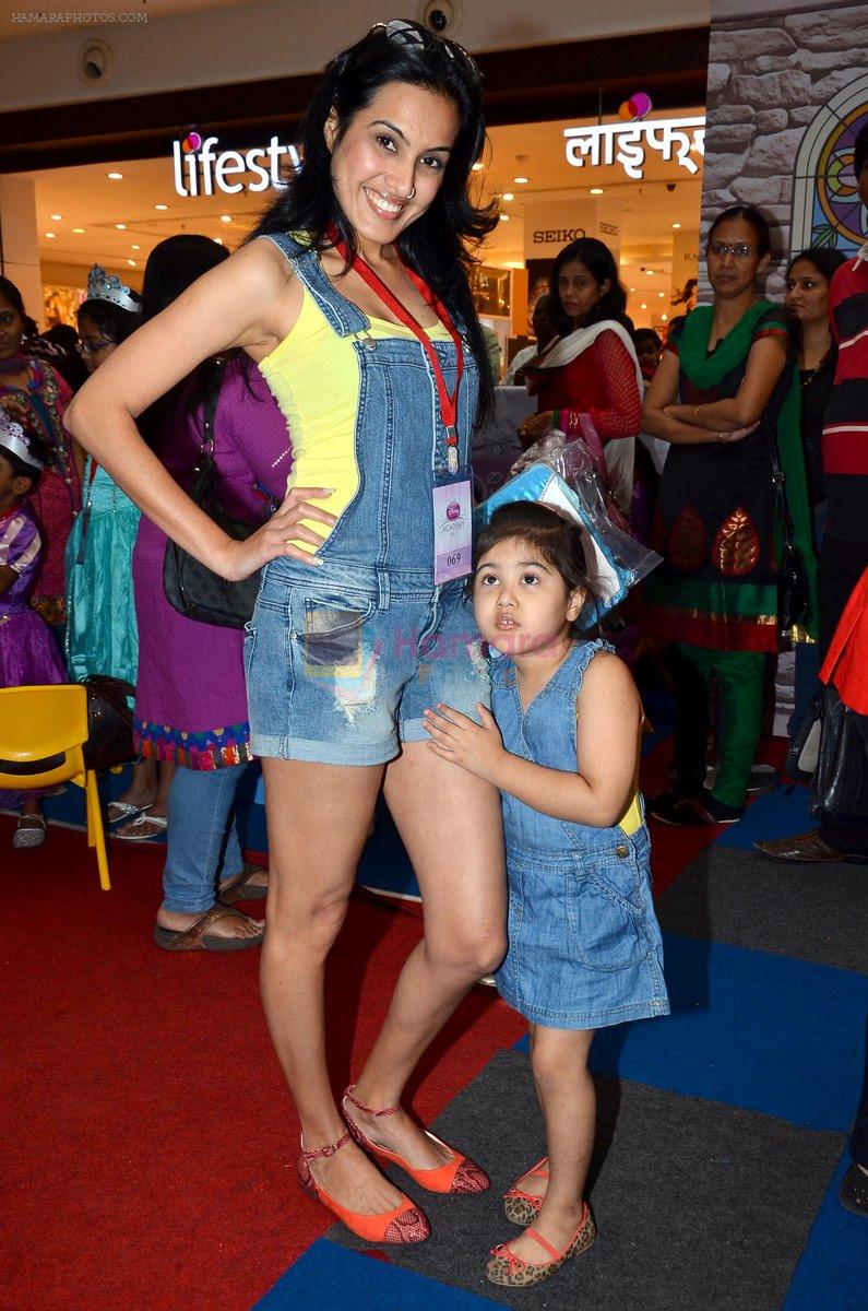 Kamya Panjabi at Barbie event in Mumbai on 8th Jan 2014