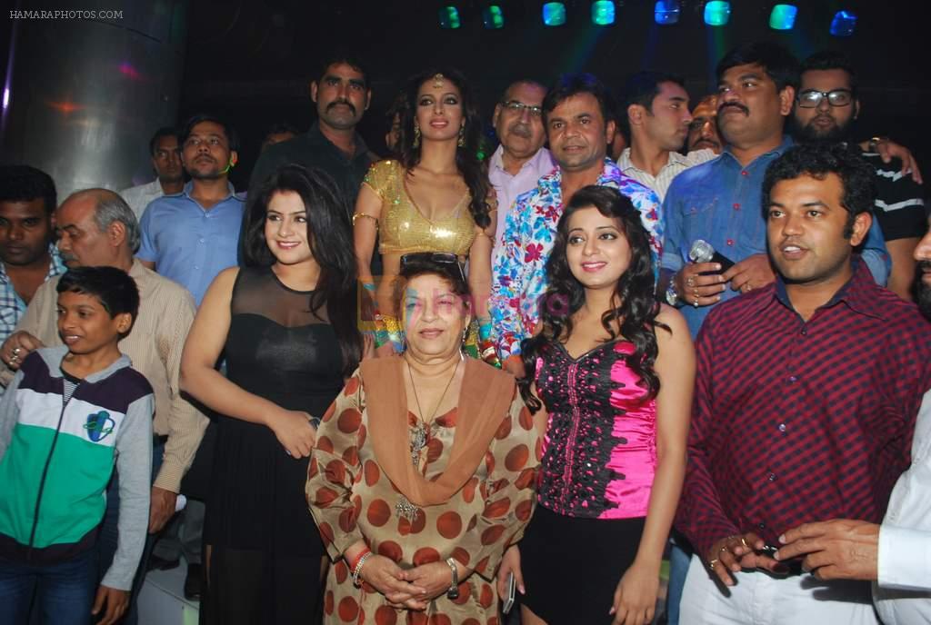 Heena Panchal, Saroj Khan, Rajpal Yadav at Saroj Khan choreograph's song for Babuji Ek Ticket Bambai in Dahisar, Mumbai on 9th Jan 2014