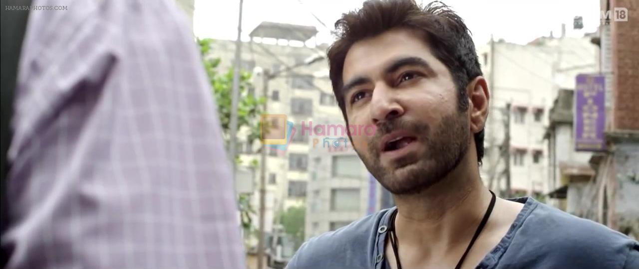 Jeet in still from movie The Royal Bengal Tiger
