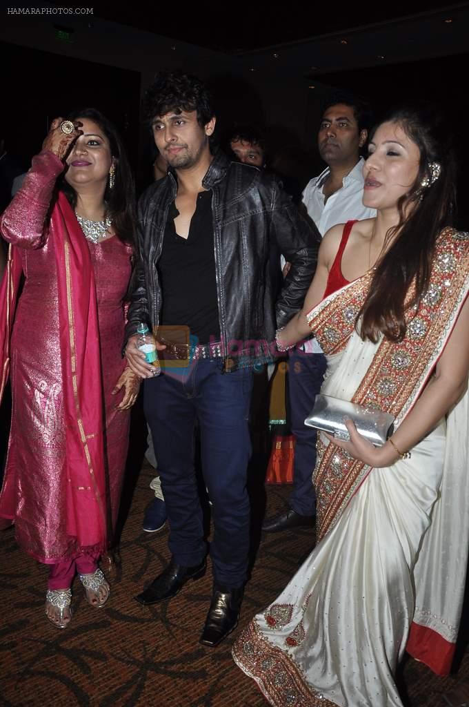 Sonu Nigam at singer Toshi Sabri's wedding reception in Novotel, Mumbai on 13th Jan 2014