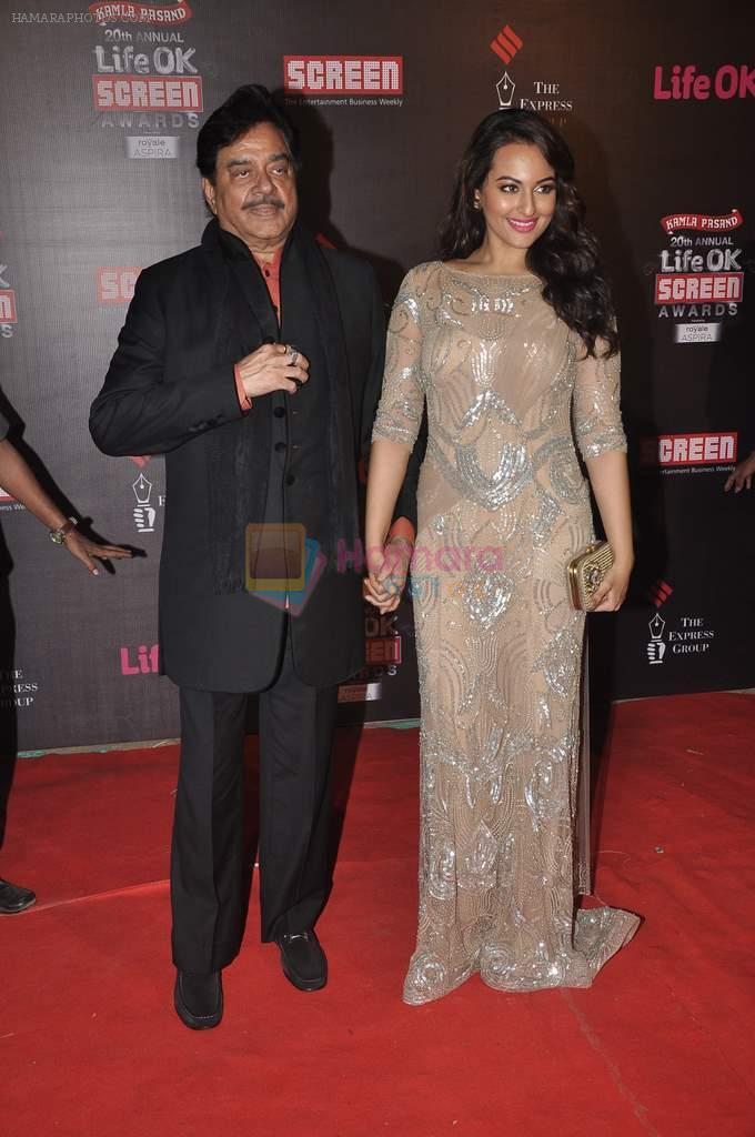 Sonakshi, Shatrughan Sinha at 20th Annual Life OK Screen Awards in Mumbai on 14th Jan 2014