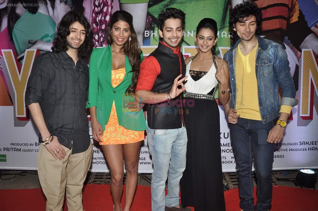Shreyas Pardiwalla, Himansh Kohli, Rakul Preet, Dev Sharma, Nicole Faria at Yaariyan success party in Mumbai on 15th Jan 2014