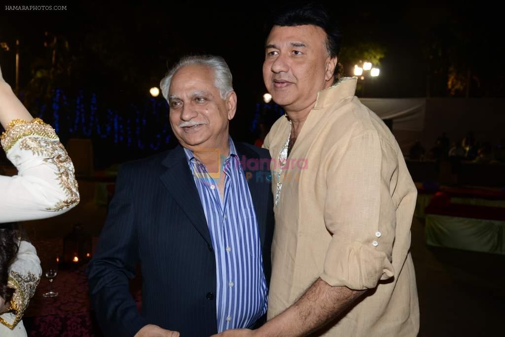 Anu Malik, Ramesh Sippy at Roopa Vohra's Lohri in Mumbai on 16th Jan 2014