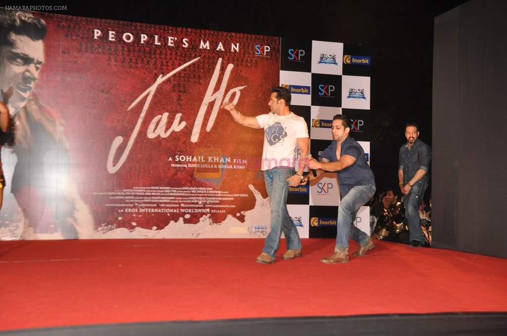 Salman Khan snapped promoting their film Jai Ho in Inorbit, Malad on 17th Jan 2014