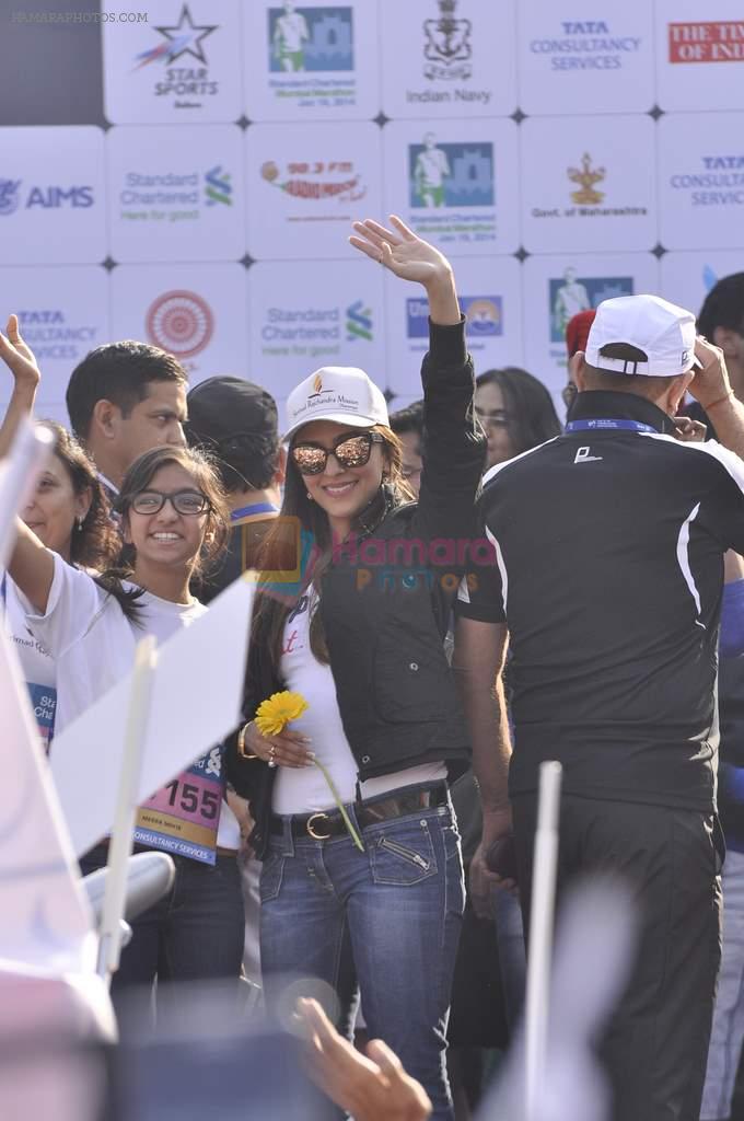 Aarti Chhabria at Standard Chartered Marathon in Mumbai on 19th Jan 2014