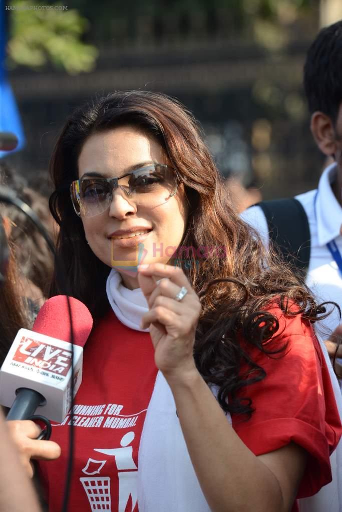 Juhi Chawla at Standard Chartered Marathon in Mumbai on 19th Jan 2014