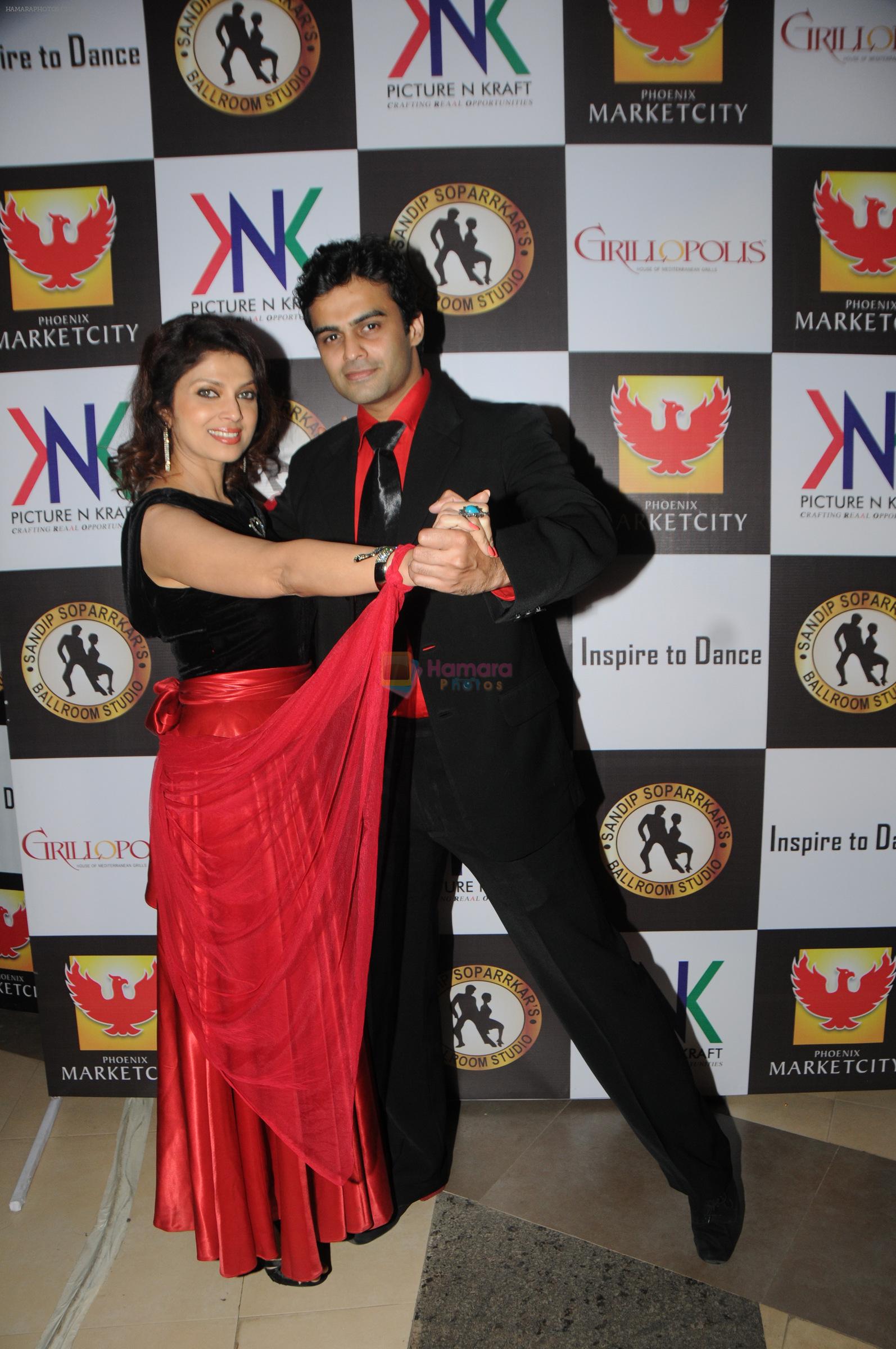 Varsha Usgaonkar with Amit Dholawat at Phoenix Marketcity Kurla hosted dance performance in Mumbai on 19th Jan 2014
