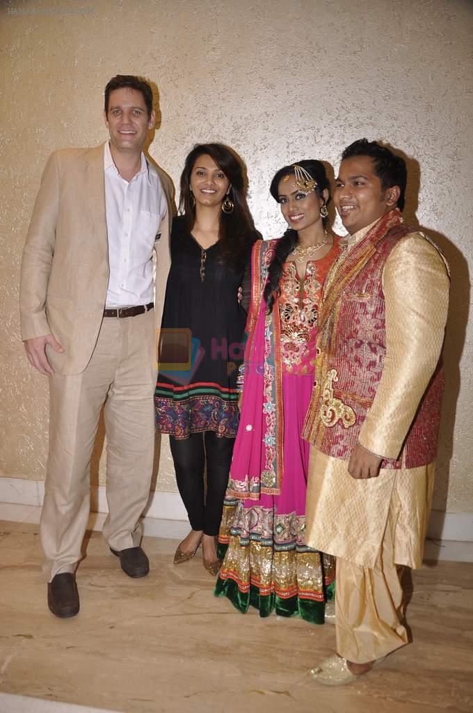 Diana Hayden at Rohan Palshetkar's wedding reception in Mayfair, Mumbai on 20th Jan 2014