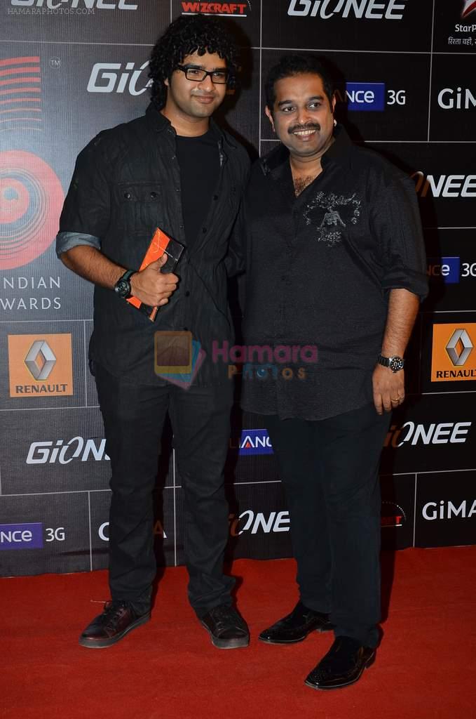 Shankar Mahadevan, Siddharth Mahadevan at 4th Gionne Star Global Indian Music Academy Awards in NSCI, Mumbai on 20th Jan 2014