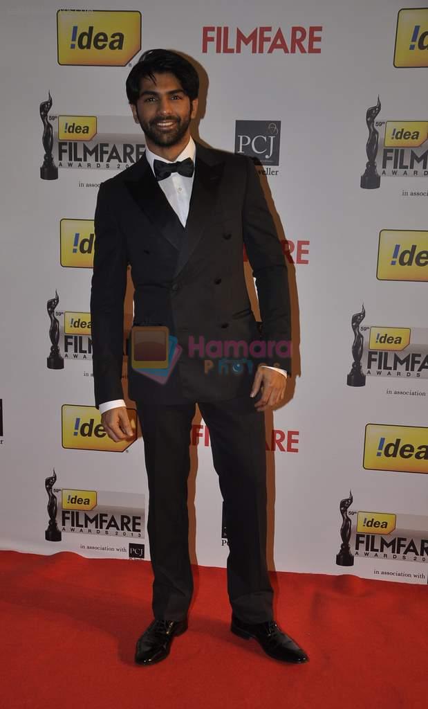 Taaha Shah walked the Red Carpet at the 59th Idea Filmfare Awards 2013 at Yash Raj