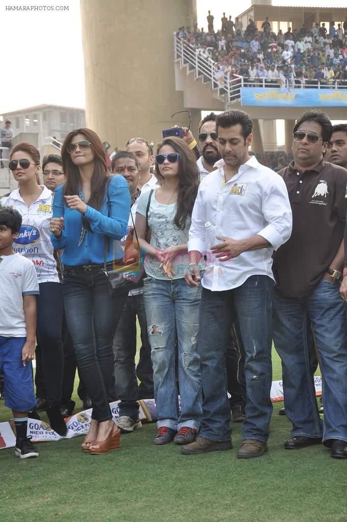 Salman Khan at CCL match in D Y Patil, Mumbai on 25th Jan 2014