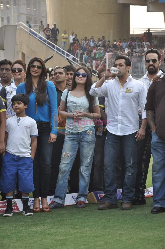 Daisy Shah at CCL match in D Y Patil, Mumbai on 25th Jan 2014