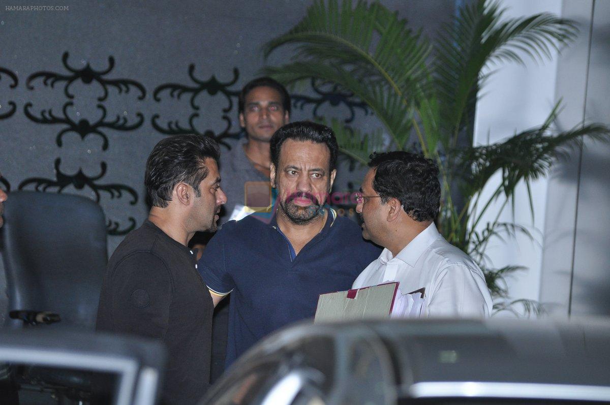 Salman Khan returns from Jodhpur Hearing in Mumbai on 29th Jan 2014