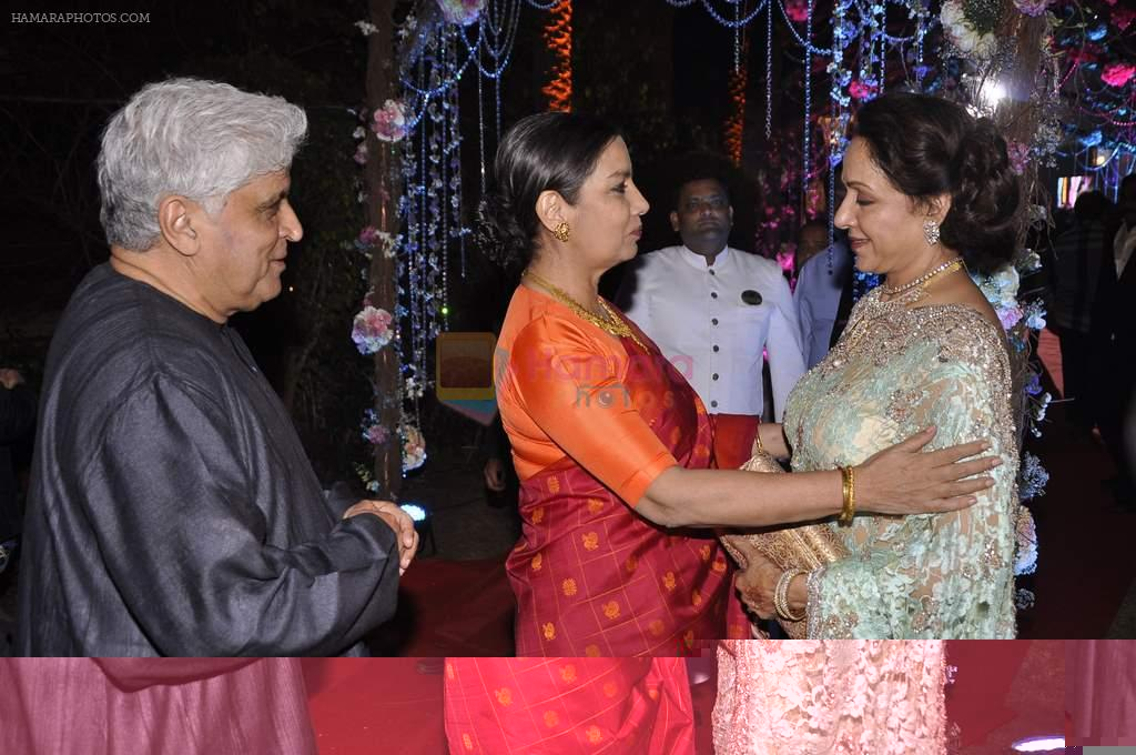Javed Akhtar, Shabana Azmi, Hema Malini at Ahana Deol's Wedding Reception in Mumbai on 2nd Feb 2014