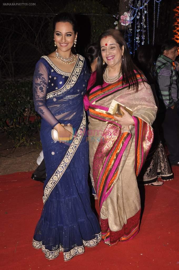 Sonakshi Sinha, Poonam Sinha at Ahana Deol's Wedding Reception in Mumbai on 2nd Feb 2014