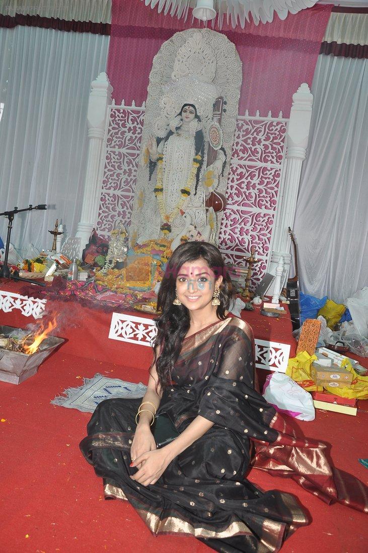 Monali Thakur at Anurag Basu's Saraswati pooja in Mumbai on 4th Feb 2014