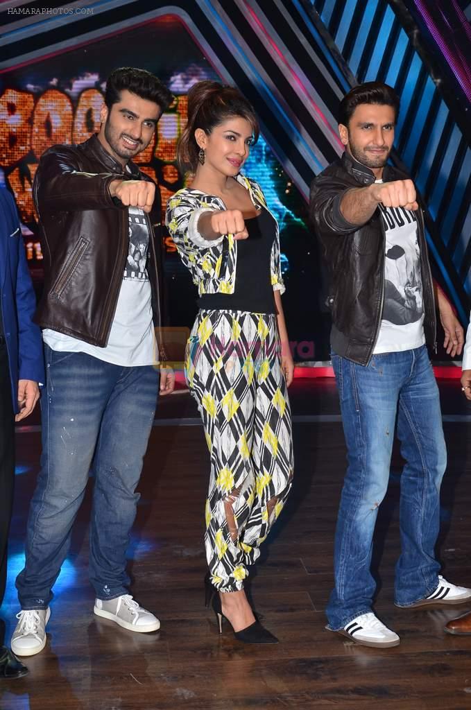 Priyanka Chopra, Arjun Kapoor, Ranveer Singh at gunday promotions on the sets of Boogie Woogie in Malad, Mumbai on 6th Feb 2014