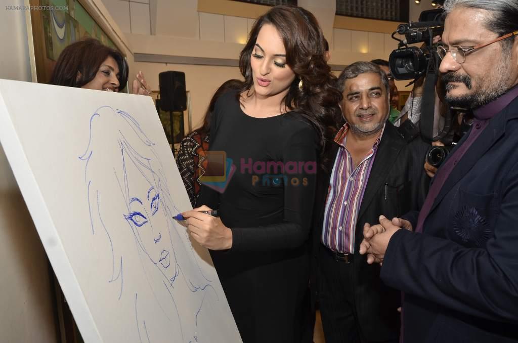 Sonakshi Sinha at neeraj goswami exhibition  hosted by chhaya Momaya in Jehangir Art Gallery, Mumbai on 5th Feb 2014