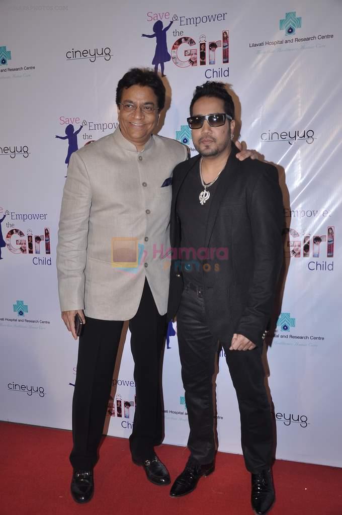 Mika Singh at Manish malhotra show for save n empower the girl child cause by lilavati hospital in Mumbai on 5th Feb 2014