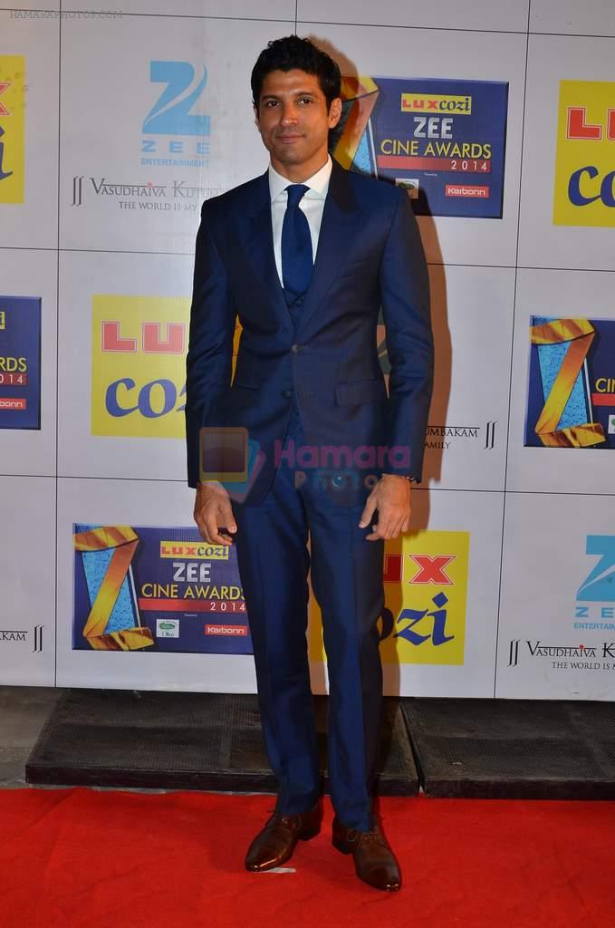 Farhan Akhtar at Zee Awards red carpet in Filmcity, Mumbai on 8th Feb 2014