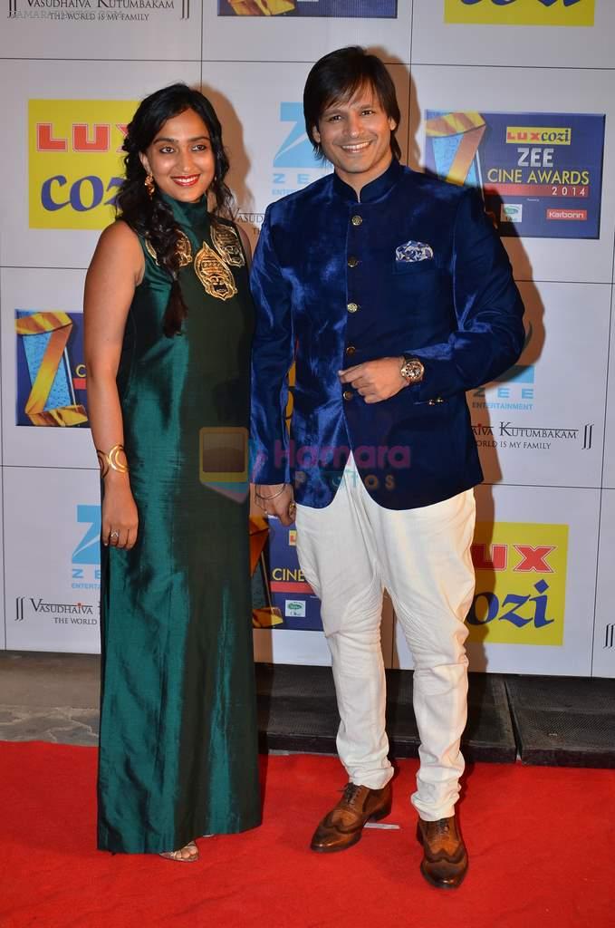 Vivek Oberoi, Priyanka Alva at Zee Awards red carpet in Filmcity, Mumbai on 8th Feb 2014