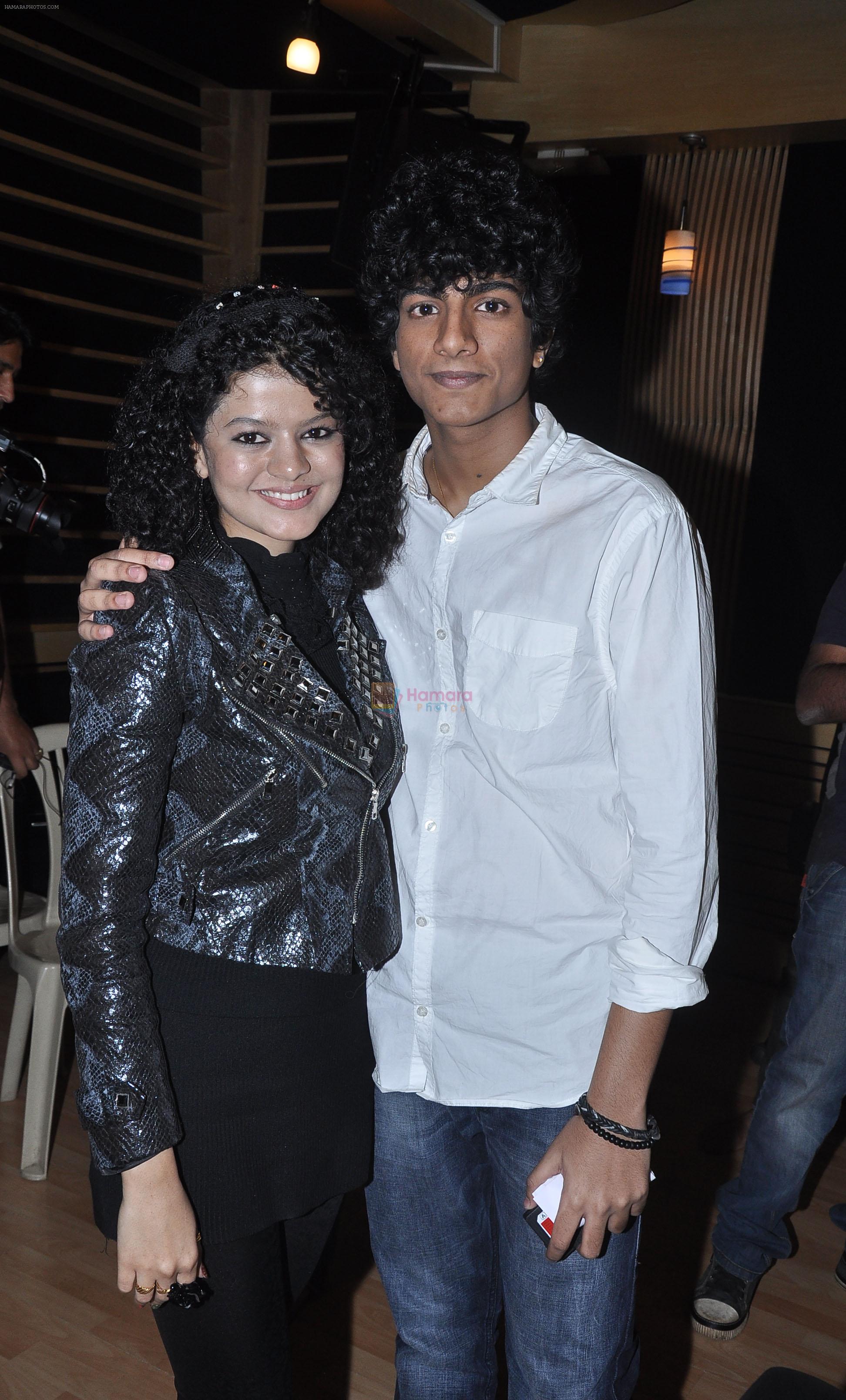 Brother Palash Muchhal wishing Palak Muchhal for winning the Zee Cine Awards after the song recording for Shilpa Shetty's productions film _Dishkiyaaoon_