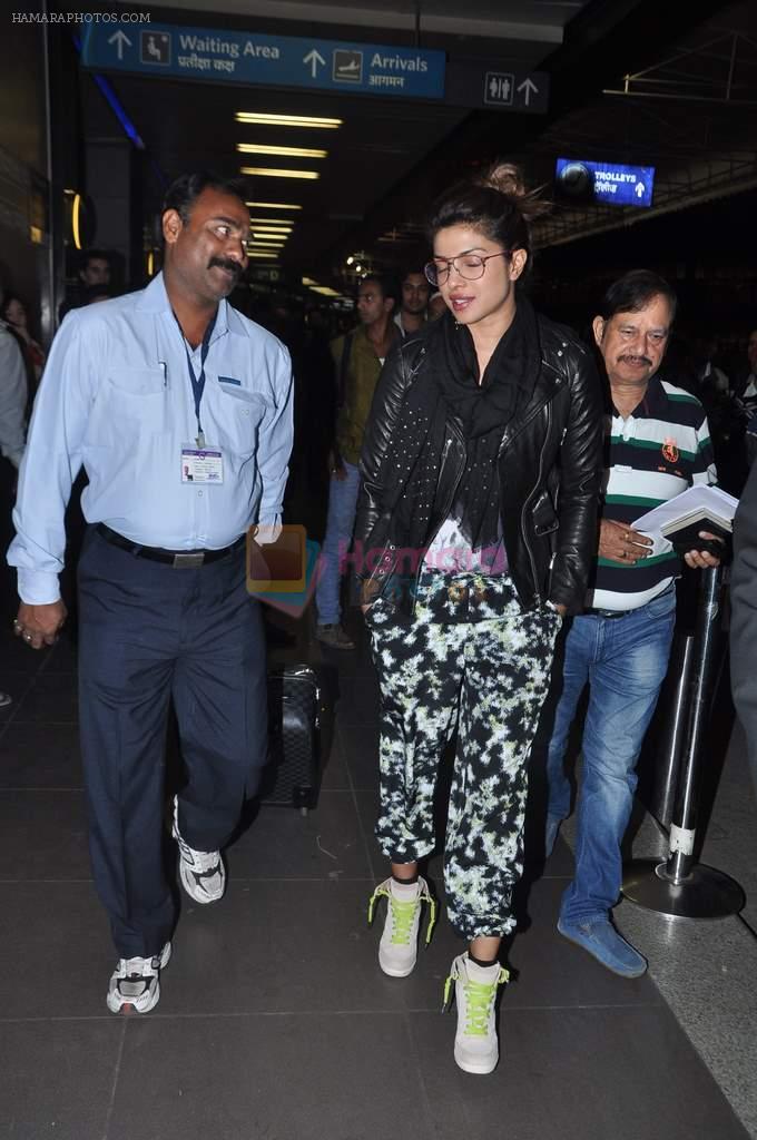 Priyanka Chopra snapped at airport in Mumbai on 12th Feb 2014