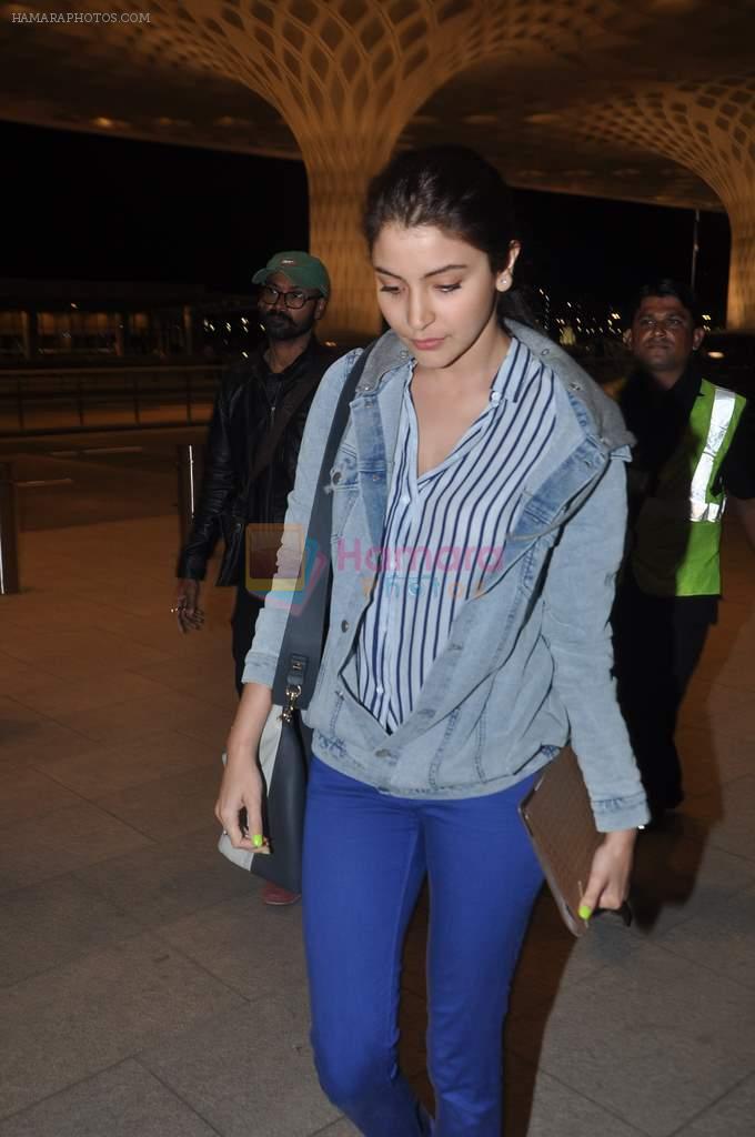 Anushka Sharma snapped at airport in Mumbai on 12th Feb 2014