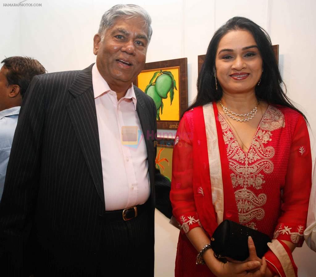 Vijay Kalantri & Padmini kolhapure at Bharat Tripathi's Tirthankar exhibition in Mumbai on 13th Feb 2014