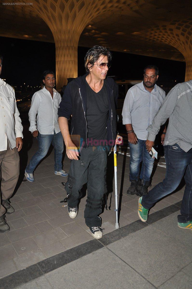 SRK leaves for Malaysia in Mumbai Airport on 13th Feb 2014