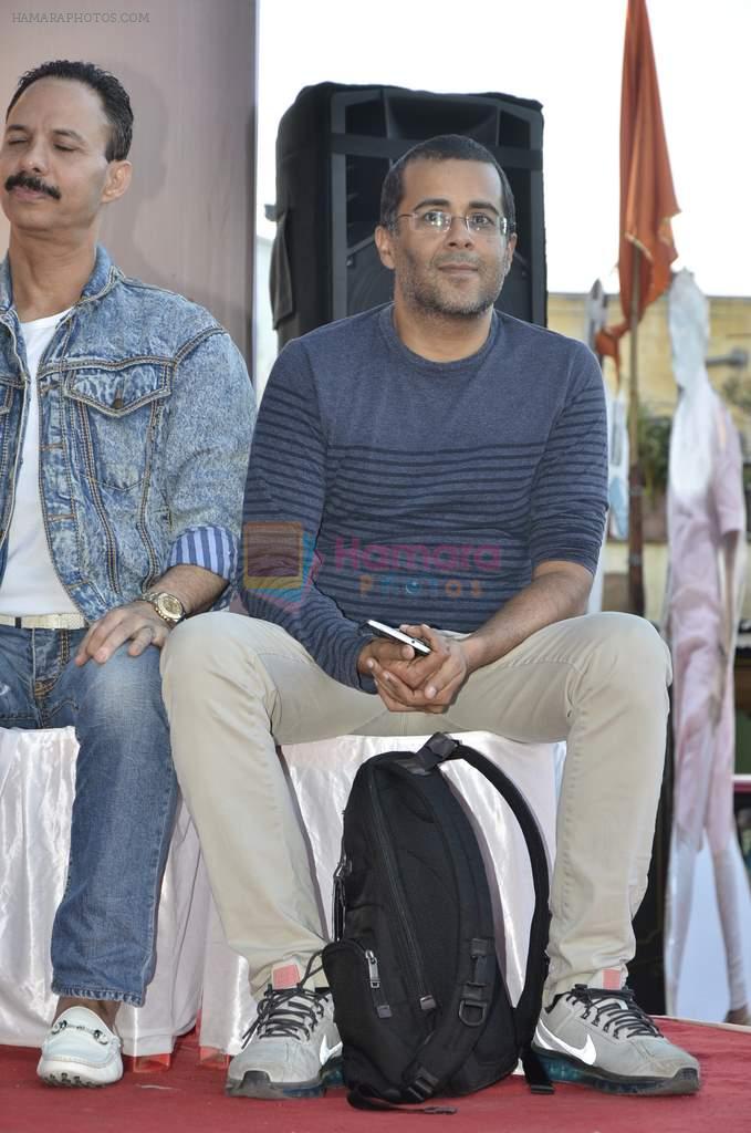 Chetan Bhagat at chai pe charcha event by shaina nc in Mumbai on 14th Feb 2014