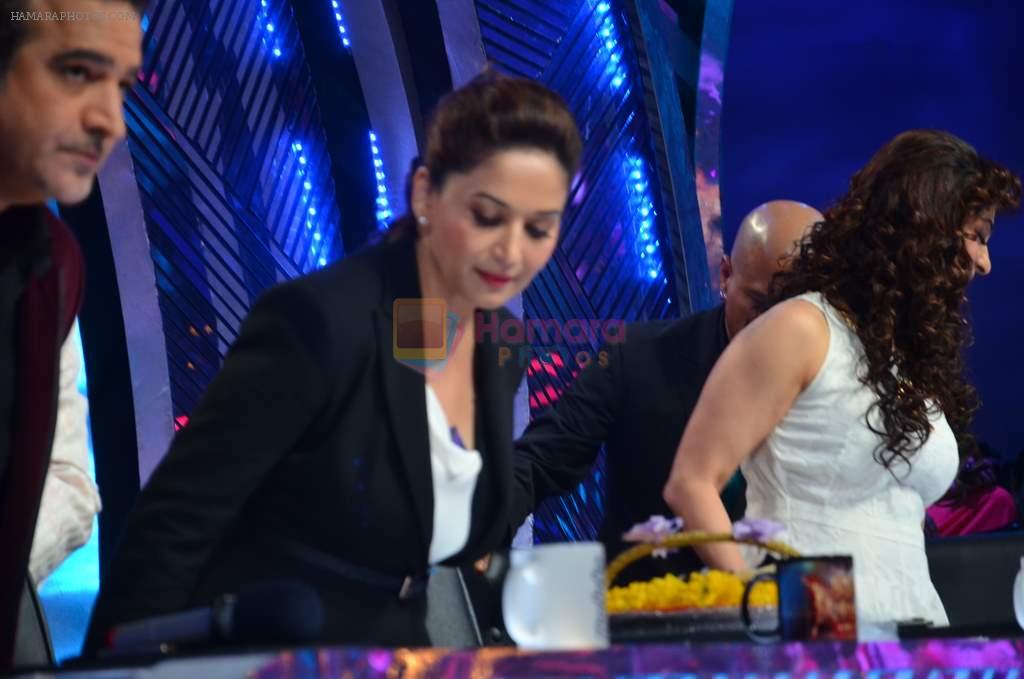 Madhuri Dixit on the sets of Boogie Woogie in Mumbai on 20th Feb 2014