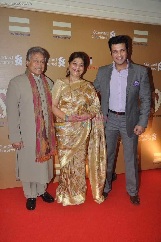Ustad Amjad Ali Khan with his wife and his son Amaan Ali Khan at Standard Chartered Event in Trident, Mumbai on 22nd Feb 2014