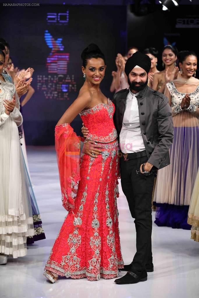 Reshmi Ghosh walks for designer AD Singh at Bengal Fashion Week day 2 on 22nd Feb 2014