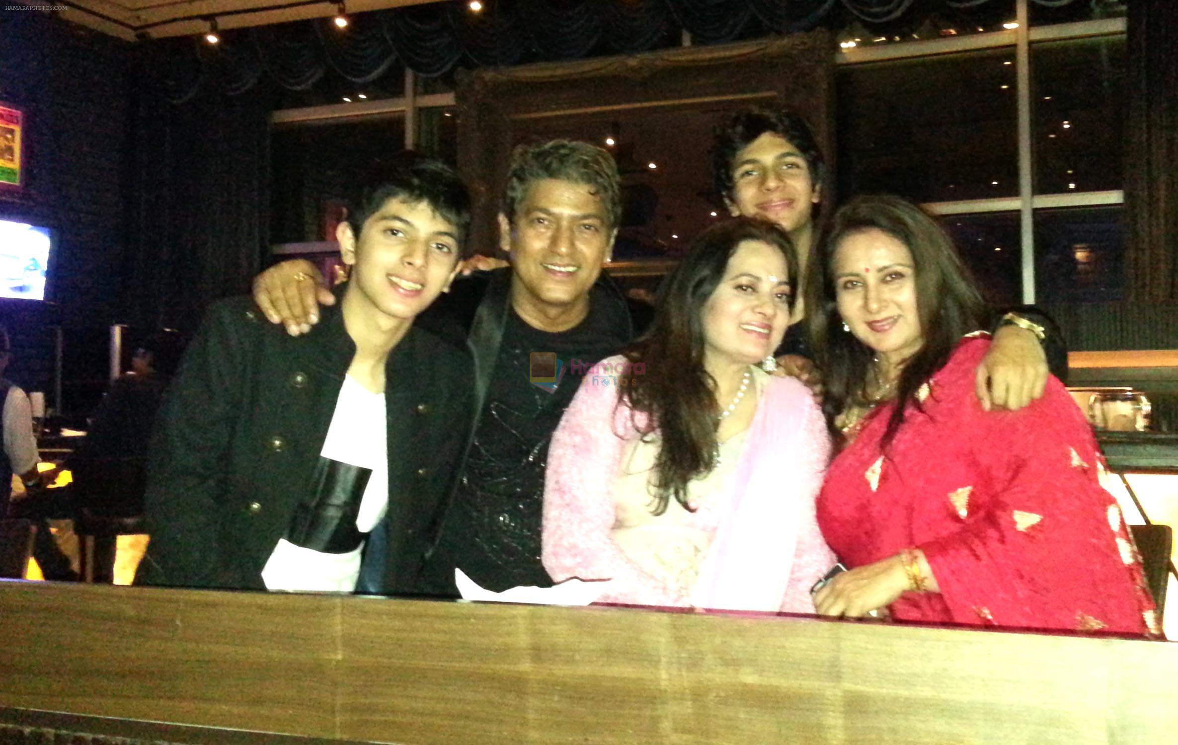 aadesh family with poonam dhillon at Avitesh Shrivastava 18th birthday at Hard Rock cafe,Andheri on 24th Feb 2014