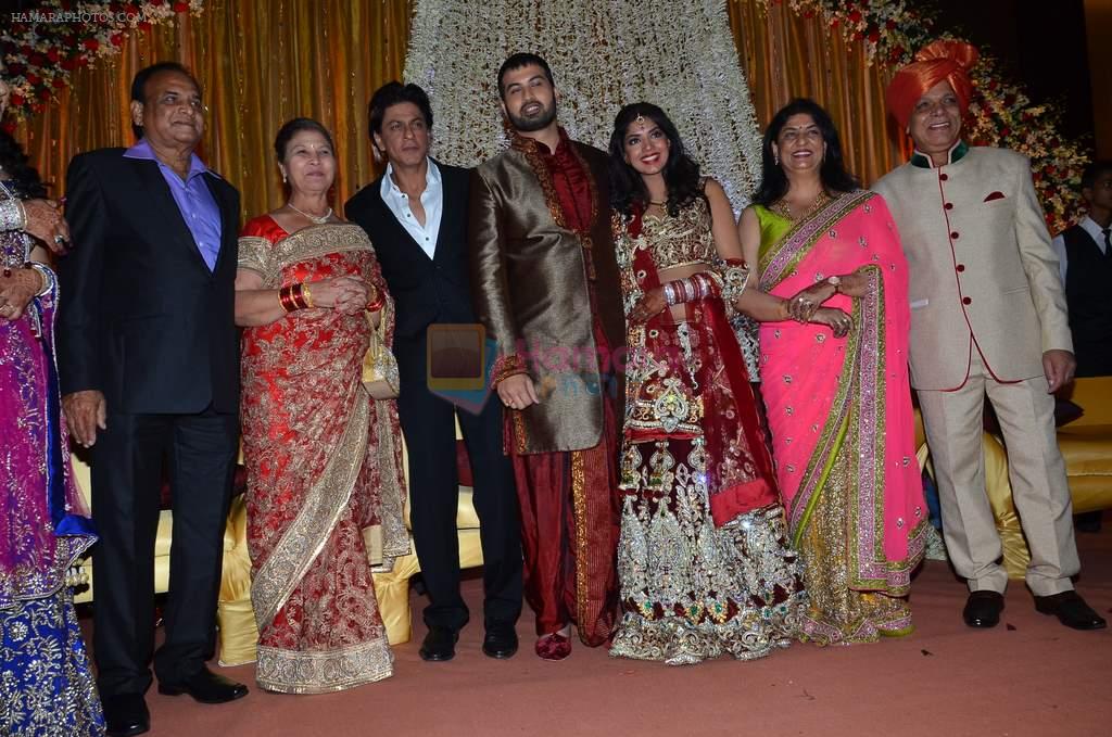 Shahrukh Khan at Rajiv and Megha's wedding reception in Sahara Star, Mumbai on 25th Feb 2014