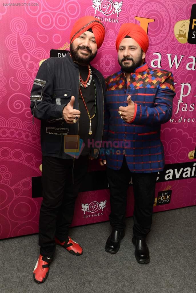 Jasveer  Singh with Daler mehandi at the launch of Jawani Express Album in Mumbai on 25th Feb 2014