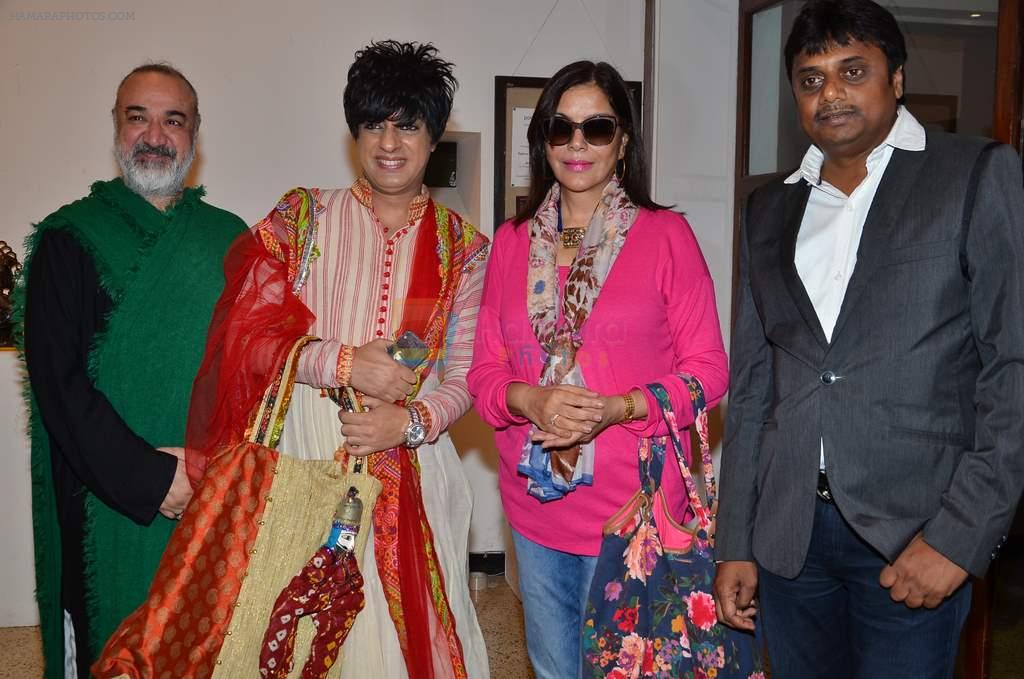 Zeenat Aman, Rohit Verma at artist Raosaheb's art event in Jehangir, Mumbai on 26th Feb 2014