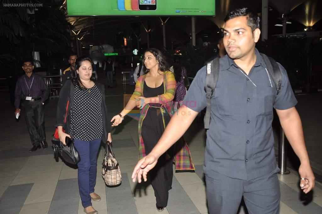 Vidya Balan snapped at Airport in Mumbai on 27th Feb 2014