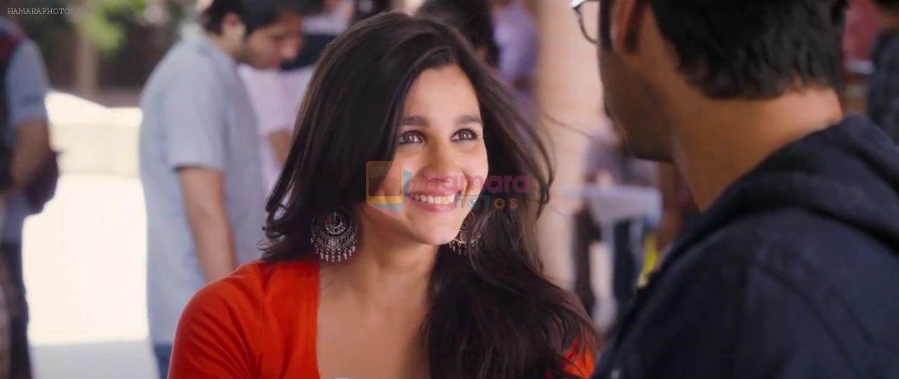 Alia Bhatt and Arjun Kapoor in 2 States Movie Still