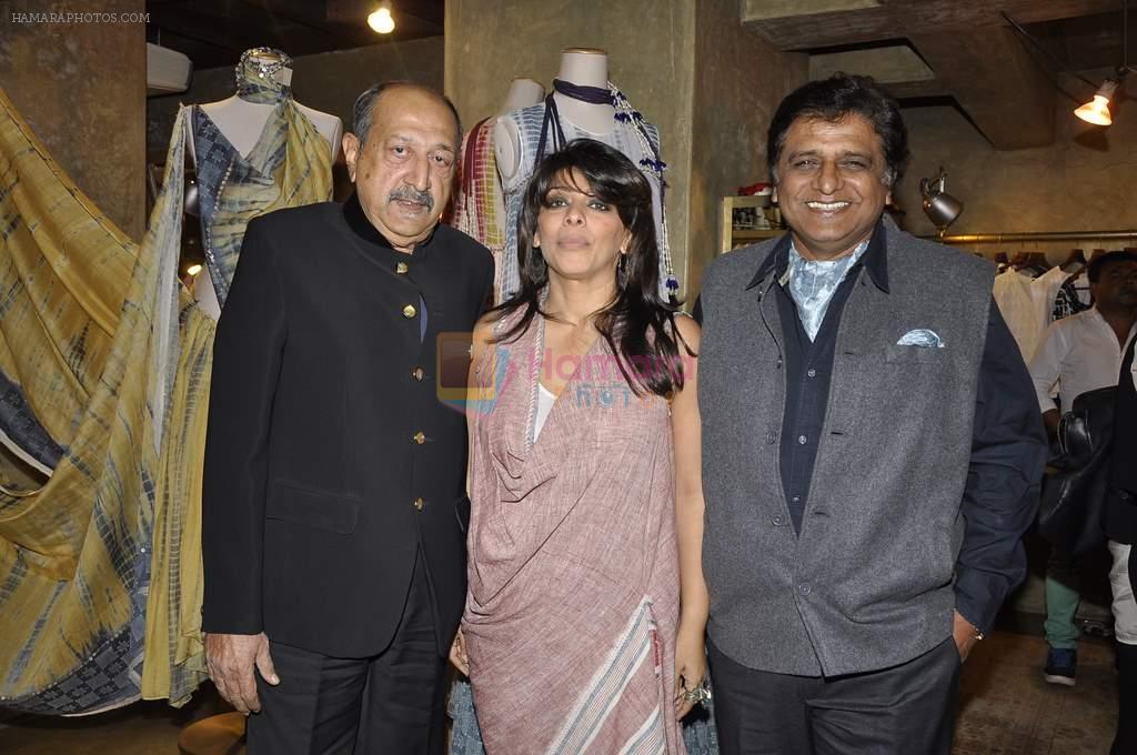 Tinnu Anand at Urvashi Kaur's collection launch in Ensemble, Mumbai on 28th Feb 2014