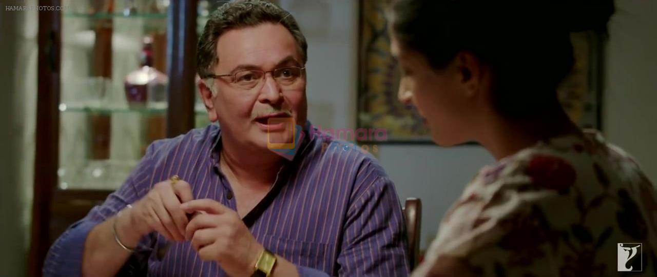 Sonam Kapoor, Rishi Kapoor in Bewakoofiyaan Movie Still