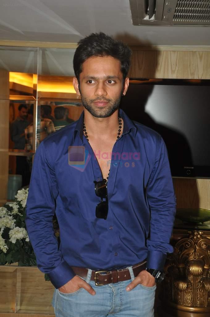 Rahul Vaidya with celebs protest Subrata Roy's arrest in Mumbai on 2nd March 2014