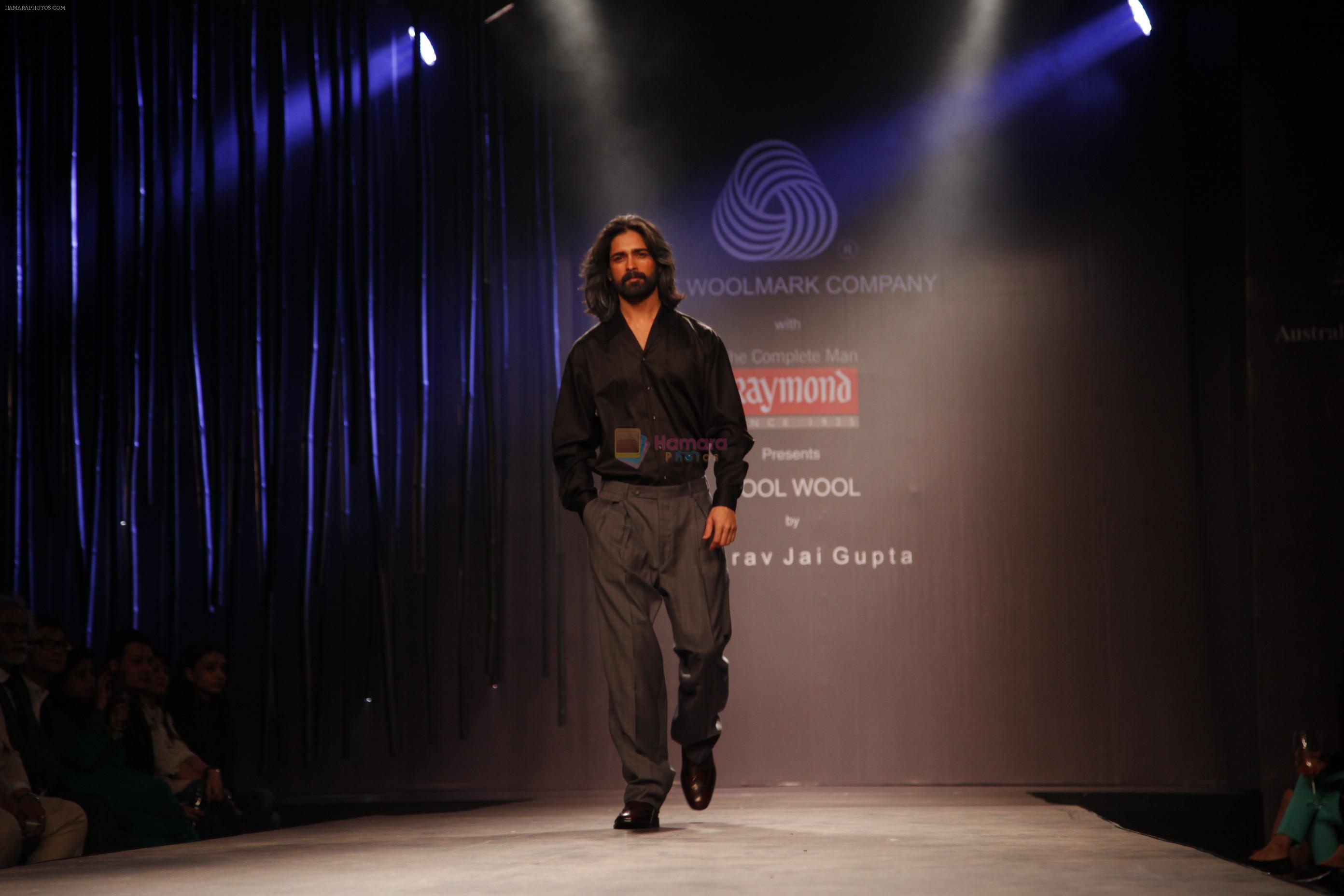 Model walks for Cool Wool show in Delhi on 6th March 2014