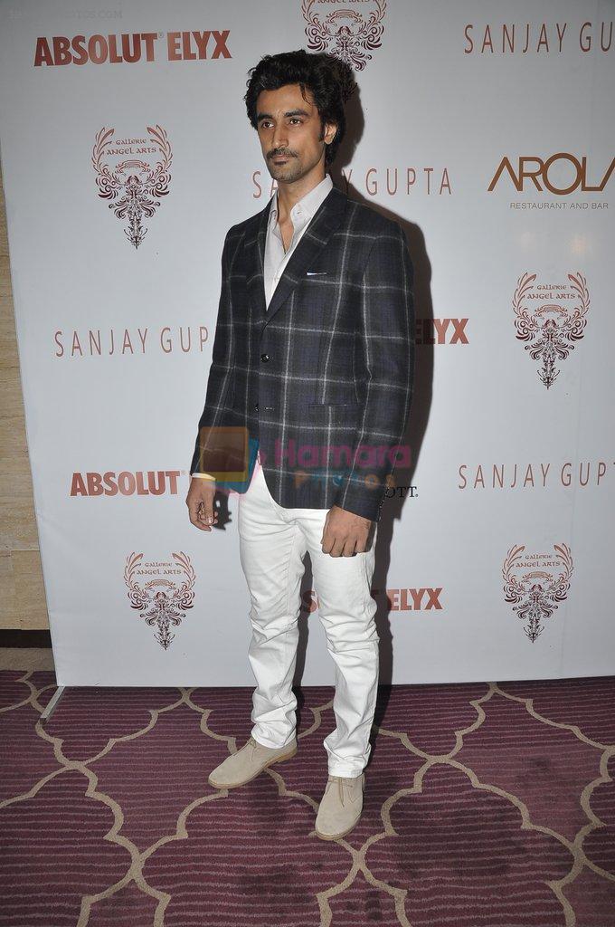 Kunal Kapoor at the Viewing of In an Artists Mind - IV presented by Reshma Jani and Shwetambari Soni of Gallerie Angel Art along with Sanjay Gupta on 6th March 2014