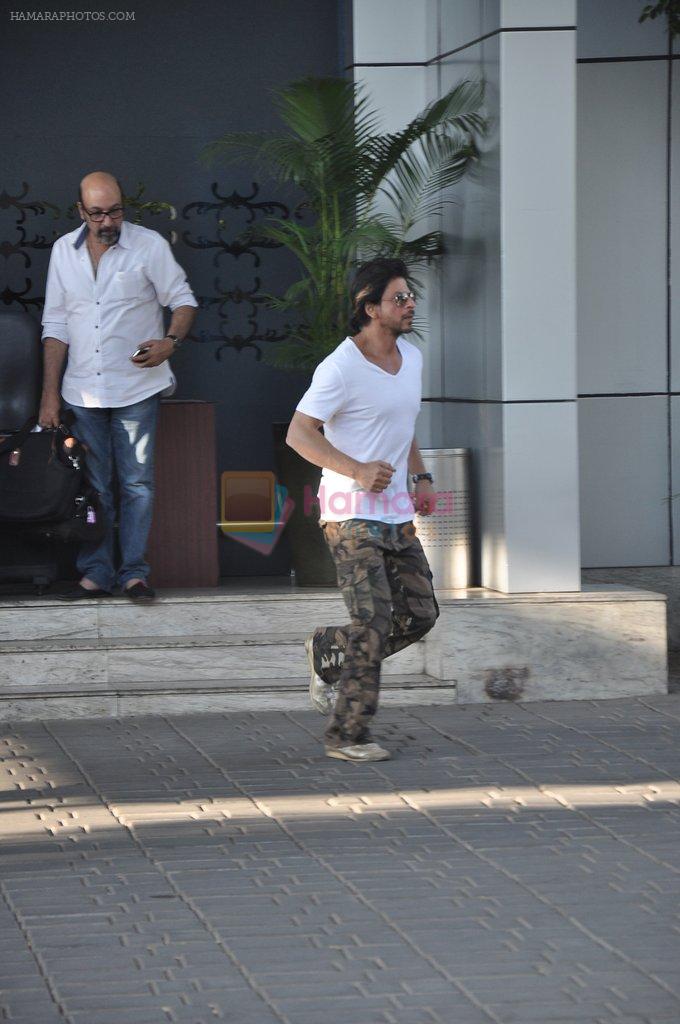 Shahrukh Khan return from KochiDayain Music Launch in Mumbai on 9th March 2014
