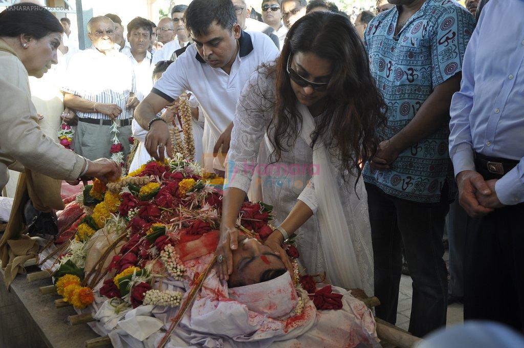 Juhi Chawla at Bolly Chawla's funeral in Walkeshwar, Mumbai on 9th March 2014