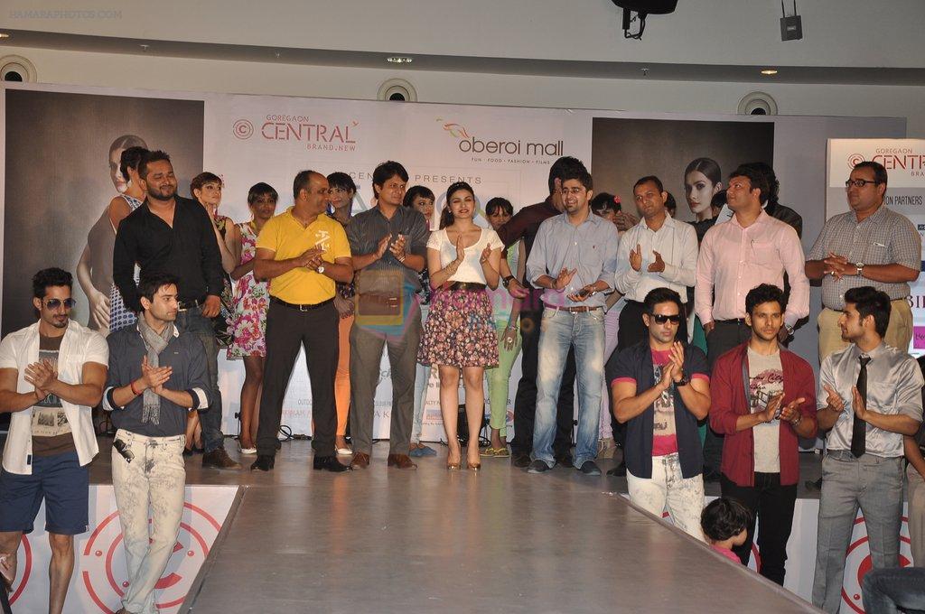 Prachi Desai at central fashion show in Mumbai on 9th March 2014