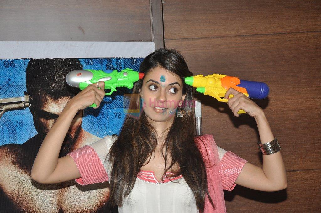 Ayesha Khanna at Dishkiyaoon promotions in Mumbai on 10th Mach 2014