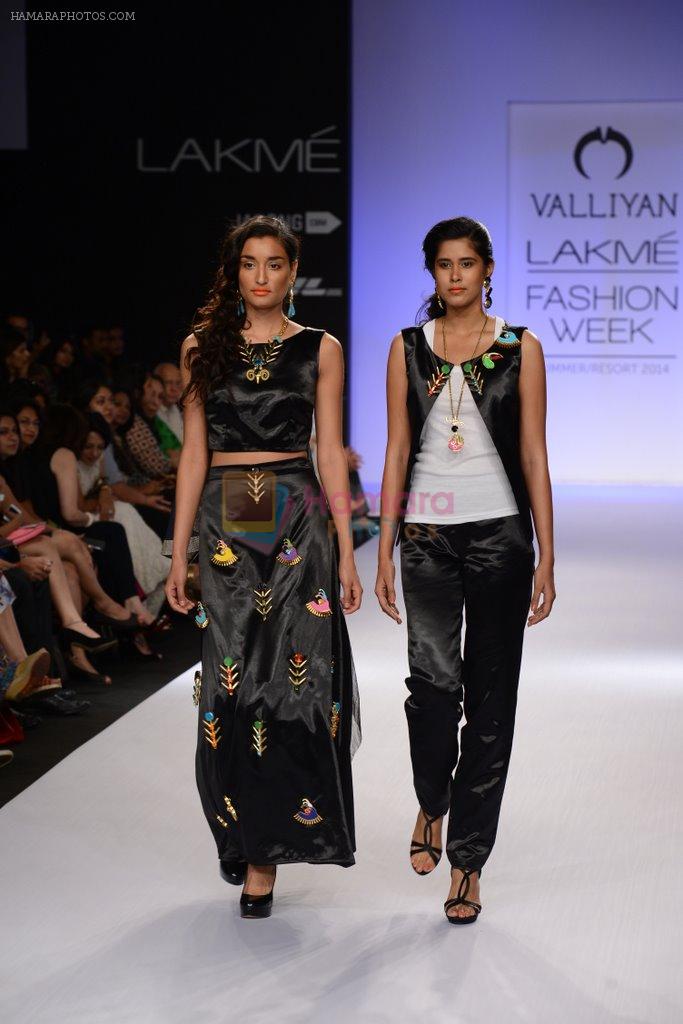 Model walk for Valliyan Nitya Arora Show at LFW 2014 Day 1 in Grand Hyatt, Mumbai on 12th March 2014